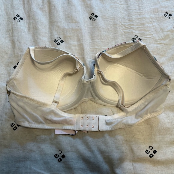 Victoria’s Secret Dream Angels Lined Demi Bra - Picture 2 of 3